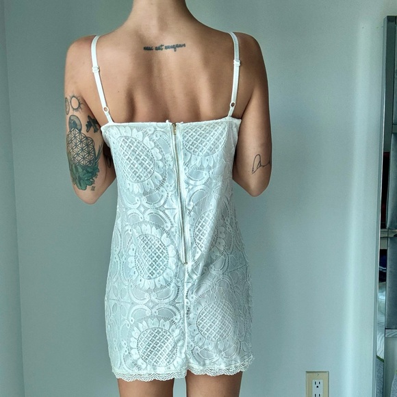 Lace mini dress - Picture 4 of 4